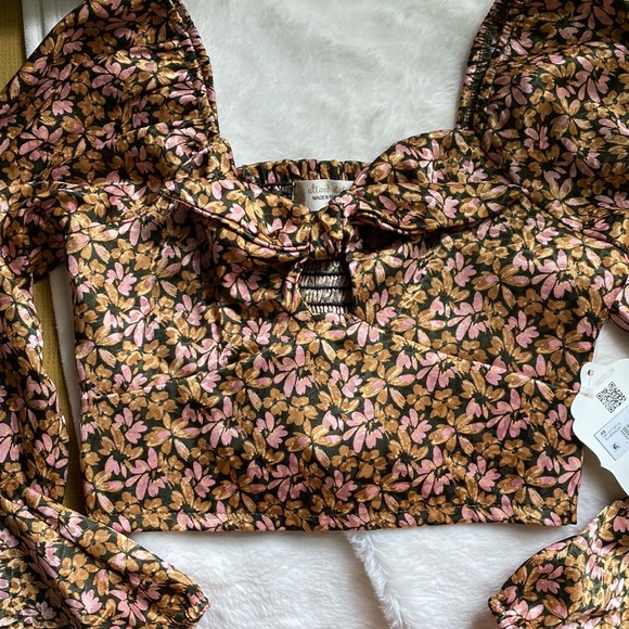 Altar d’ State- Gold/Mauve Floral-Crop top NWT - Picture 9 of 9
